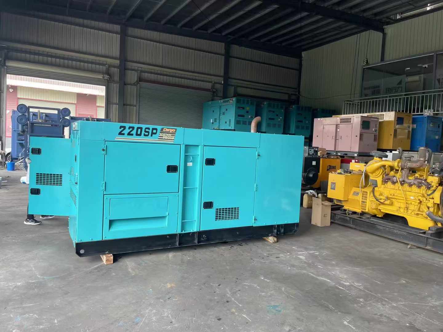 普定800kW 柴油发电机的输出电流波动范围是多少？