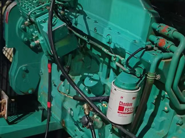 普定如何确定新的发电机组控制系统是否与原系统兼容？