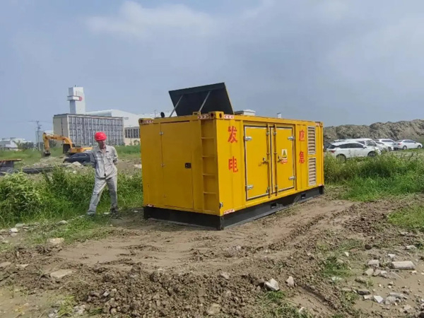 普定200KW柴油发电机机组每小时的油耗量受哪些因素影响？